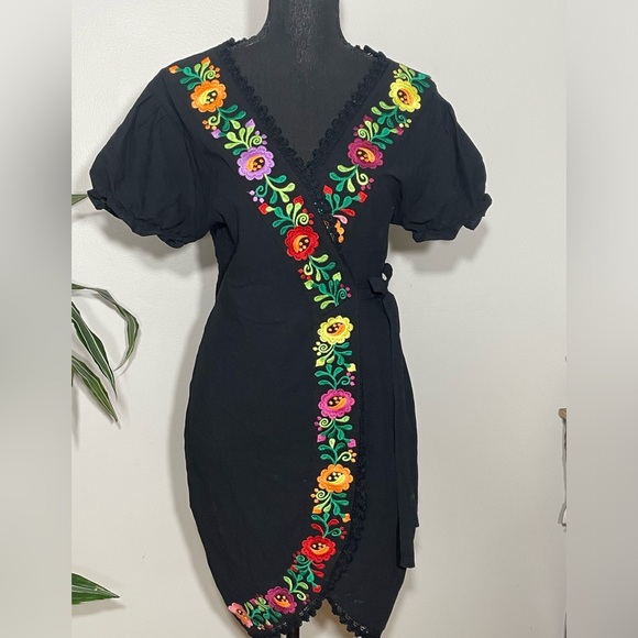 YZXDORWJ WIMENS MEXICAN FLORAL EMBROIDERED WRAP DRESS - Picture 7 of 14